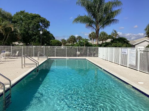1542 Amherst Dr, Fort Pierce FL  34986-2450 exterior