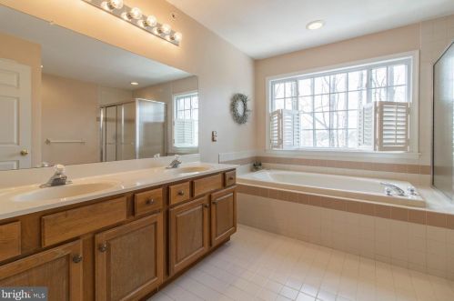 830 Creekview Dr, Blue Bell PA 19422-2729 exterior