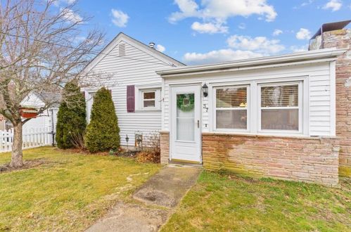 37 Martin St, Coventry, RI 02816-4456