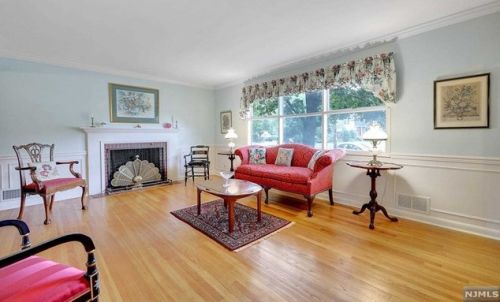 243 Burnside Pl, Ridgewood NJ  07450-1701 exterior