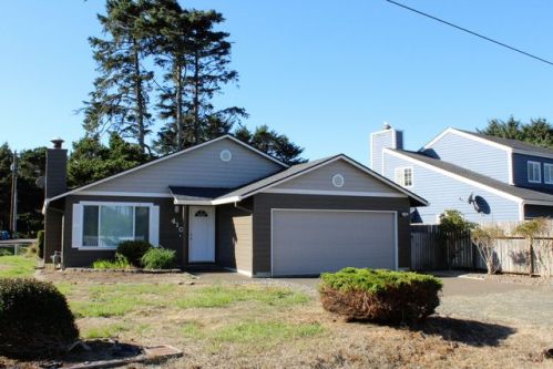 410 South Point St, Depoe Bay, OR 97341-9699