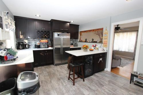 7 Belleview Ter, Ansonia, CT 06401-2504