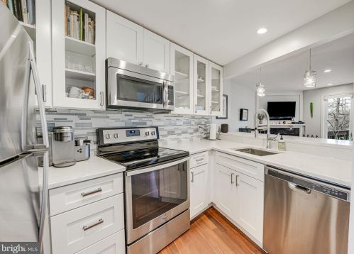 2100 Whisperwood Glen Ln, Herndon VA  20191-4117 exterior