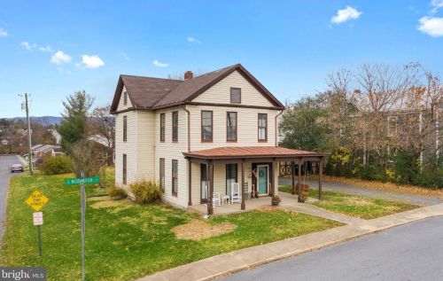 284 Massanutten St, Strasburg VA  22657-2301 exterior