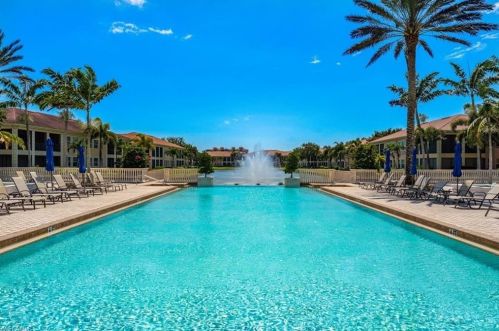 566 Avellino Isles Cir, Naples FL  16102-2379 exterior