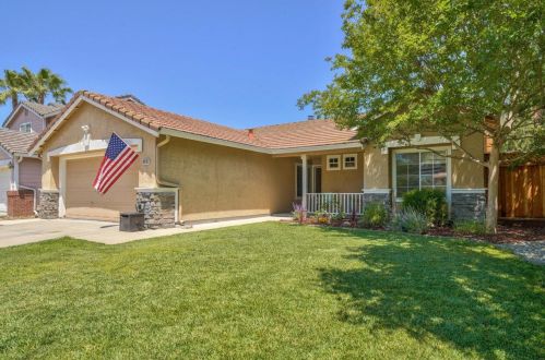 9270 Loganberry Dr, Gilroy, CA 95020-8215