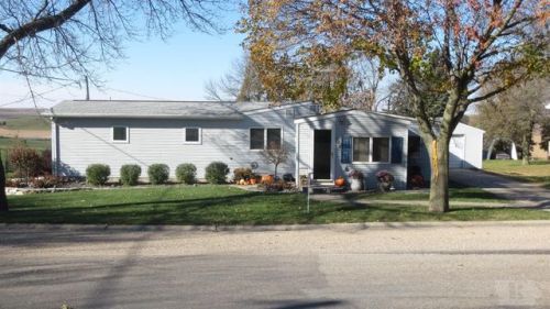426 2nd Ave, Dedham, IA 51440-7724