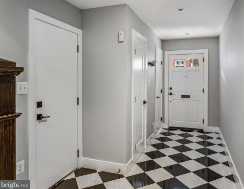3053 Q St, Washington, DC 20007-3081