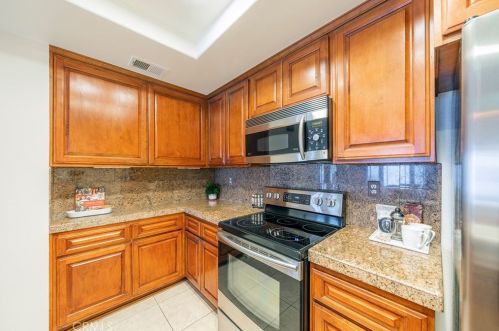 20 Portside, Irvine, CA 92614-7061