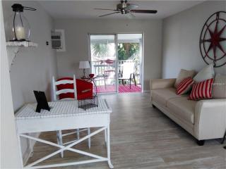 5949 Easy St, Bradenton, FL 34207-4672