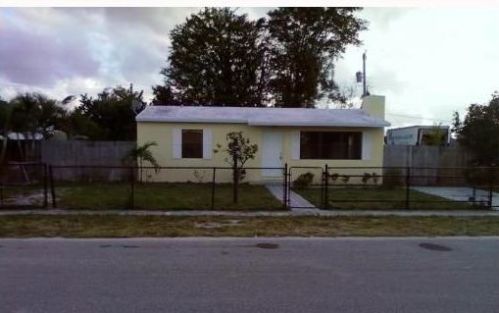 716 Elm Rd, West Palm Beach, FL 33409-6188