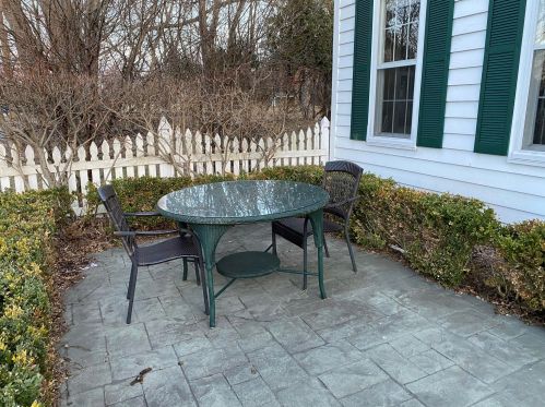 1947 Glen Oaks Ln, Thiensville WI  53092-2903 exterior