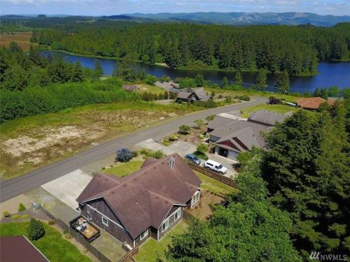 901 Lakeview Dr, Ilwaco, WA 98624-9133