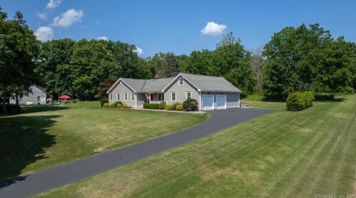 15 Ironworks Hill Rd, Brookfield Center, CT 06804-1233