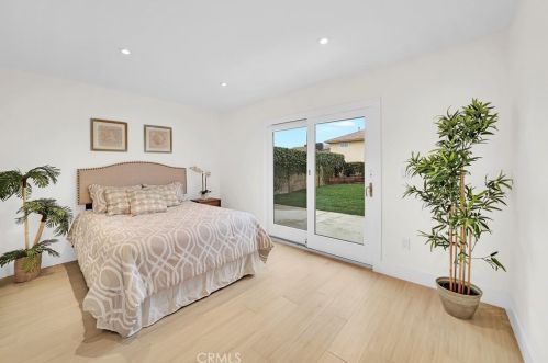 10071 Cliff Dr, Huntington Beach CA  92646-6604 exterior