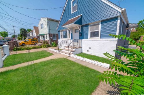 221-15 103rd Ave, Jamaica, NY 11429-1218
