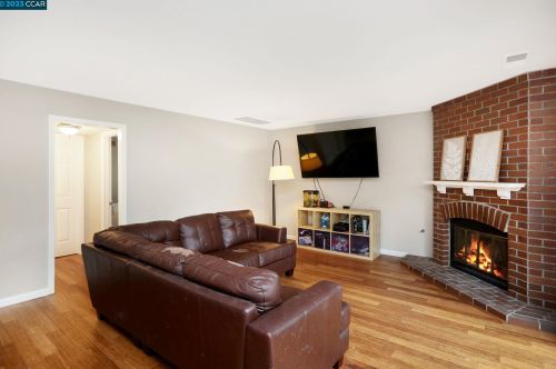 6325 Mt Olympus Dr, Hayward CA 94552-1935 exterior