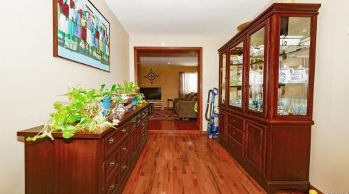 2746 Hering Ave, Bronx, NY 10469-5321