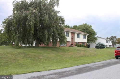 111 Bennelton Dr, Lees Cross Roads, PA 17257-8995