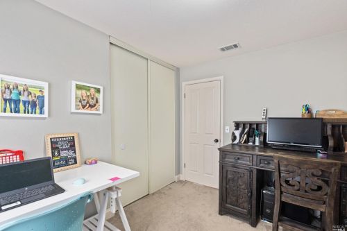 424 Stanford St, Vacaville CA  95687-4653 exterior