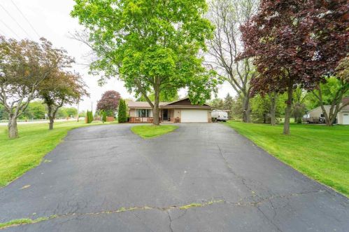 3510 Wehr Rd, Waukesha, WI 53146-2546