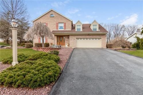 807 American General Dr, Easton, PA 18040-7419
