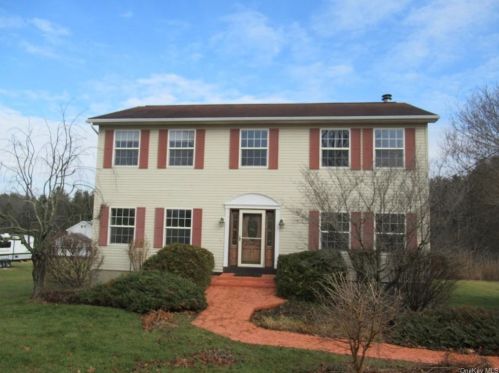 45 Frog Hollow Rd, Poughquag NY  12570-5710 exterior