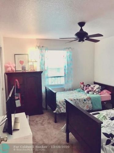 13121 45 Dr, Hollywood FL 33027-3160 exterior