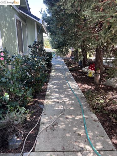 233 Menzel Rd, Hollister CA  95023-9745 exterior