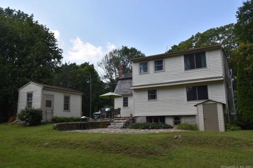 8 Amos Rd, Norwich, CT 06365-8701