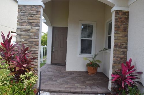 725 Leonardo Cir, Fort Pierce FL  34986-4355 exterior