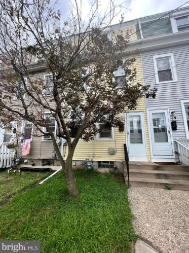 21 Sussex St, Gloucester NJ  08030-1725 exterior