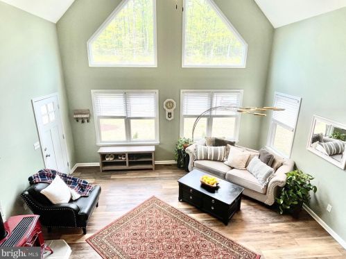 741 Mound Builder Loop, Hedgesville, WV 25427-7211