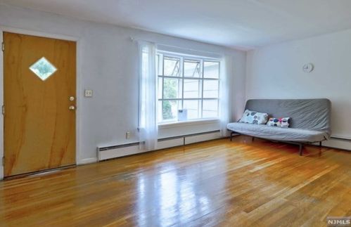 240 Canterbury Pl, Ridgewood NJ  07450-1704 exterior