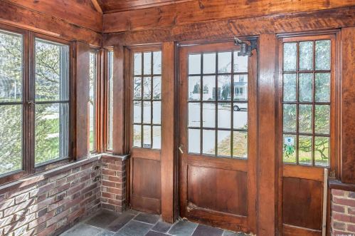 121 Hempstead Ave, Lynbrook, NY 11563-1612