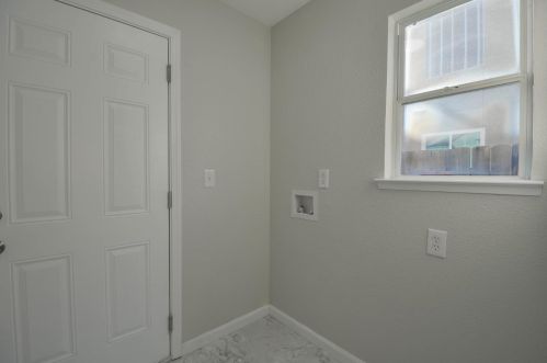 490 Santa Barbara St, Los Banos CA  93635-6324 exterior