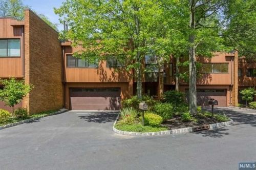 12 Kira Ln, Englewood, NJ 07631-3735