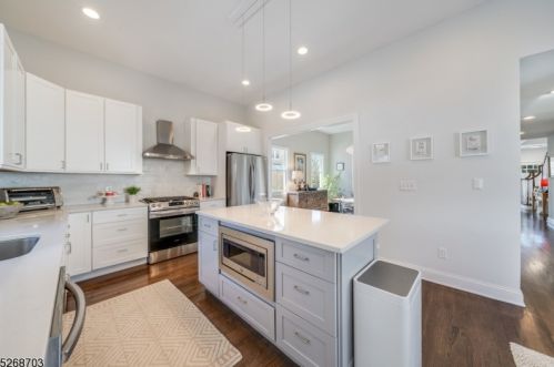 122 Fairview Ave, Berkeley Heights NJ  07922-1310 exterior