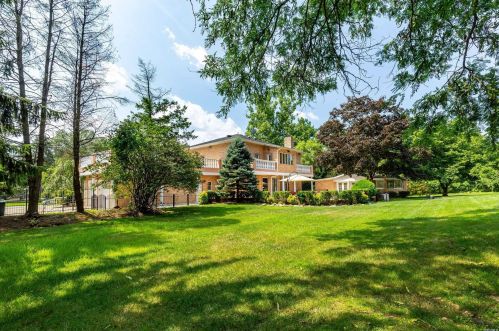 18 Linden Ln, Westbury NY  11568-1610 exterior