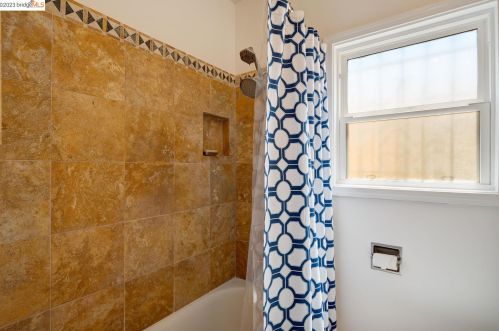 2834 60 Ave, Oakland CA 94605-1504 exterior