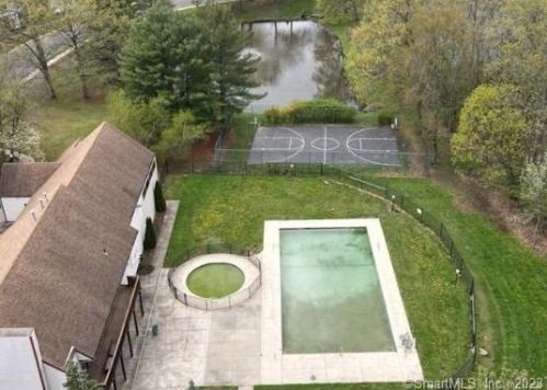 71 Cypress Rd, Hartford CT  06111-5601 exterior