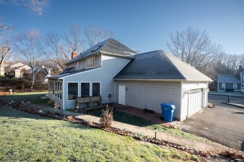 60 Country Club Woods Cir, Waterbury CT  06708-3219 exterior