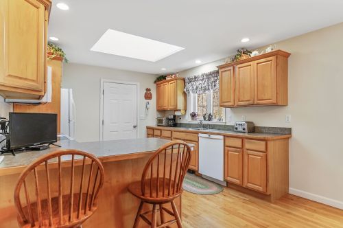 24 Briallia Cir, Newmarket NH  03857-2194 exterior