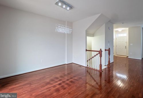 1708 Rockledge Ter, Woodbridge VA  22192-2508 exterior