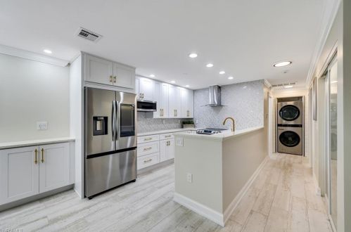 1375 Chesapeake Ave, Naples, FL 34102-0506