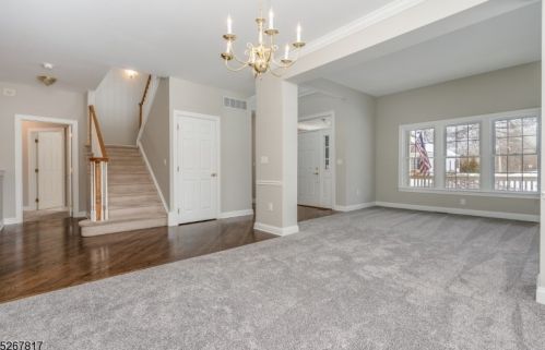 10 Vinson Dr, Flemington, NJ 08822-3402