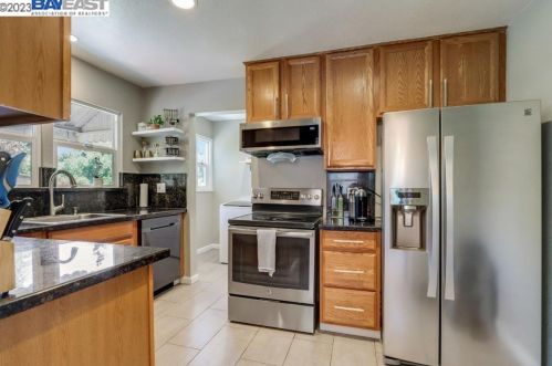 1230 Apple Ave, Hayward CA 94541-1510 exterior