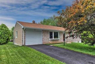 56 Crosswind Dr, Shrewsbury, PA 17361-1836