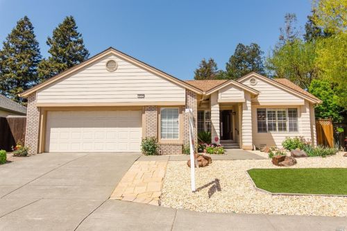 1725 Windrose Ln, Santa Rosa, CA 95403-8680