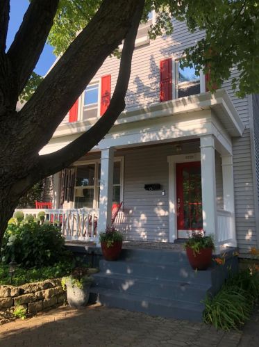 3728 Drake Ave, Cincinnati, OH 45209-2325